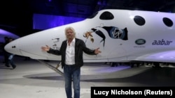 Річард Бренсон на космічний літак SpaceShipTwo