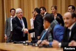 FILE - U.N. envoy to Yemen Martin Griffiths shakes hands with Yemeni delegates at the opening press conference on U.N.-sponsored peace talks for Yemen at Johannesberg castle, in Rimbo, Sweden, Dec. 6, 2018.