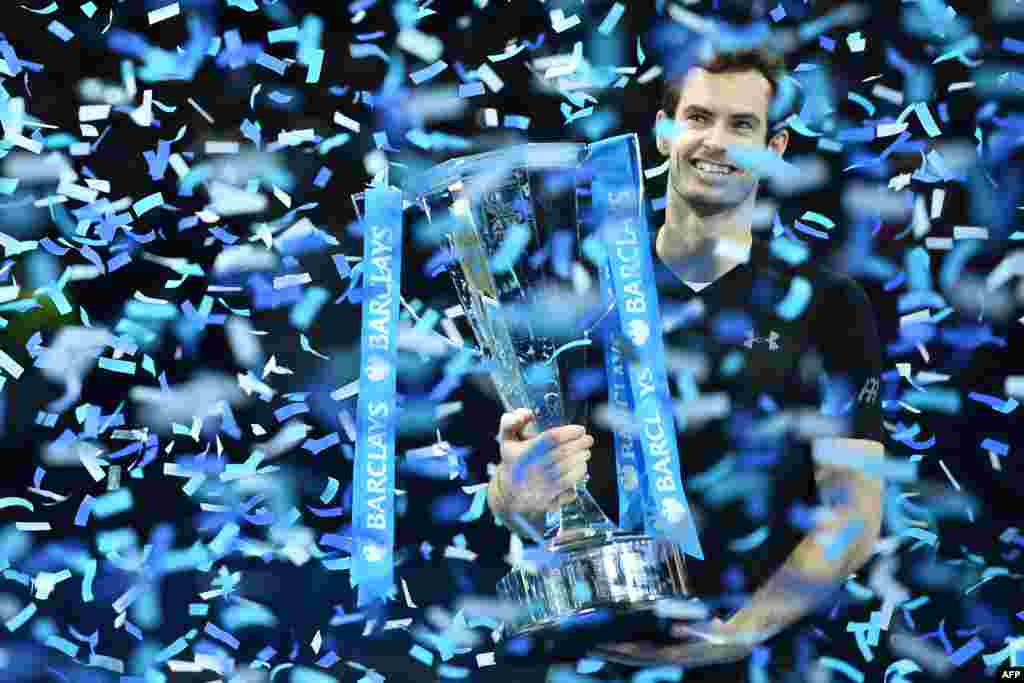Britain's Andy Murray celebrates with the trophy after winning the men's singles final on the eighth and final day of the ATP World Tour Finals tennis tournament in London, Nov. 20, 2016.