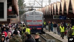 Izbeglice iz Ukrajine stižu u Poljsku (Foto: Photo/Czarek Sokolowski)