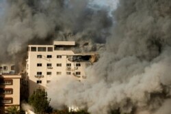 Smoke rises following an Israeli air strike on a building, amid a flare-up of Israeli-Palestinian fighting, in Gaza City May 17, 2021.