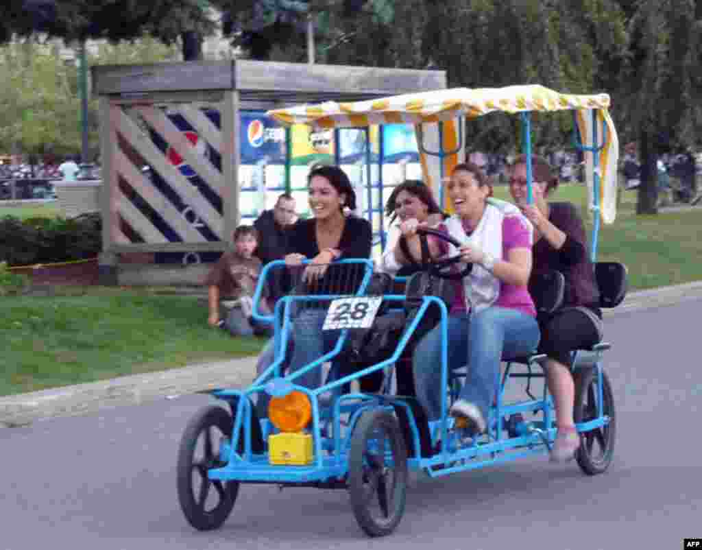 Ailelerin birlikte gezmesi için toplu bisikletler