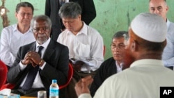 FILE - Former United Nations Secretary-General Kofi Annan, second left, listens to a Rohingya religious and community leader in the Internally Displaced People's camps during a visit by the Rakhine Advisory Commission in Thetkabyin village, outside Sittwe, the capital of Rakhine state in Myanmar, Sept. 27, 2016.