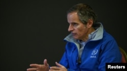 라파엘 그로시 국제원자력기구(IAEA) 사무총장이 28일 우크라이나 드니프로에서 로이터통신과 인터뷰하고 있다. (자료사진)