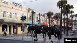 Mounted police officers patrol following the implementation of stricter social-distancing and self-isolation rules to limit the spread of the coronavirus, in the Manly suburb of Sydney, Australia, April 6, 2020. 