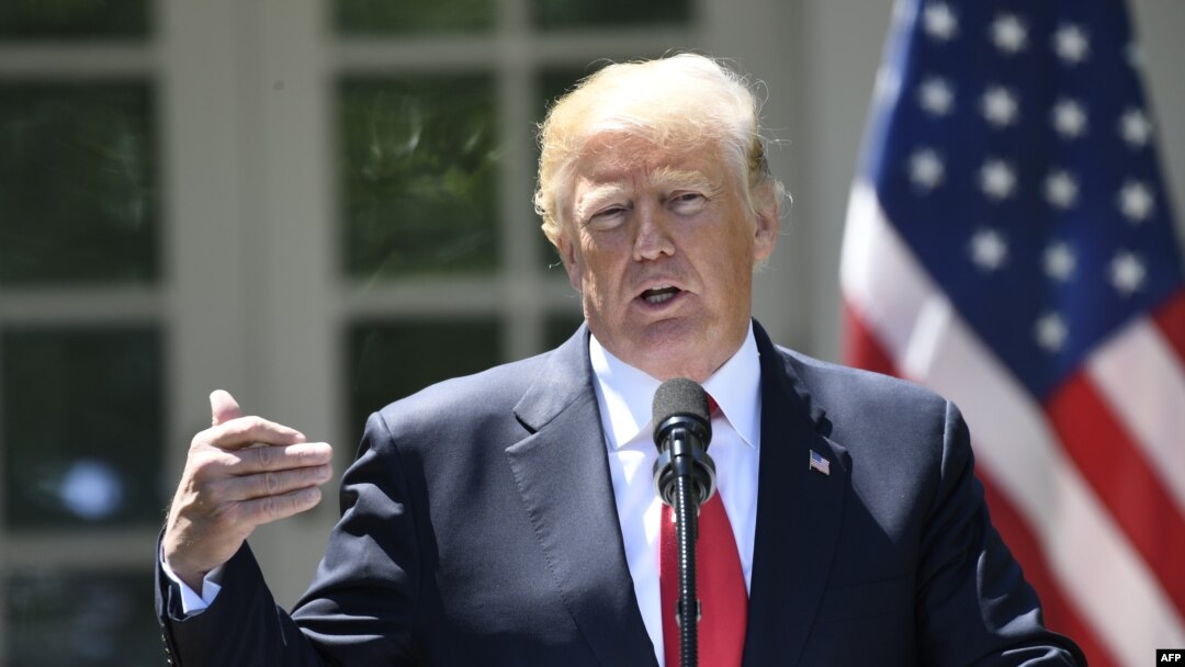 Tổng thống Donald Trump vừa tuyên bố gia hạn thêm 1 tháng miễn thuế 2 mặt hàng nhôm và sắt nhập khẩu vào Mỹ từ EU, Canada và Mexico. Tuy nhiên EU chỉ trích việc gia hạn tạm thời này.