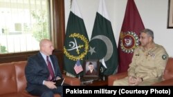 Jenerali H.R McMaster, umujyanama mu by’umutekano wa Perezida Donald Trump n'umugaba w'ingabo za Pakistani Qamar Javed Bajwa