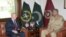 Tướng McMaster cố vấn quan An ninh Quốc gia Hoa Kỳ gặpTổng Tư lệnh Quân đội Pakistan, tướng Qamar Javed Bajwa, ngày 17/4/2017.