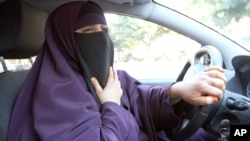 A woman wearing a niqab drives a car in Avignon, France before the government ban.