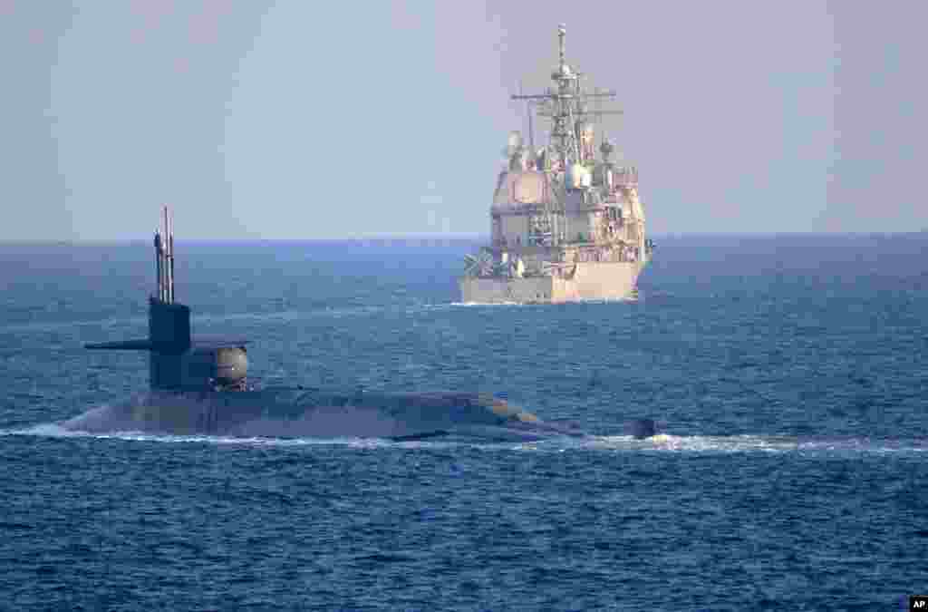  زیردریایی اتمی مجهز به موشک‌های هدایت شونده &#171;یو‌اس‌اس جورجیا&#187; به همراه دو ناو جنگی مجهز به پرتاب موشک‌های هدایت شونده کروز &#171;یو‌اس‌اس پورت رویال&#187; و &#171;یو‌اس‌اس فیلیپین سی&#187; از تنگه هرمز عبور کرده و وارد خلیج فارس شدند.
