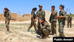 Şervanên YPG li Ain Îsa