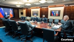 조 바이든 미국 대통령과 블라디미르 푸틴 러시아 대통령이 7일 화상 정상회담을 갖고 우크라이나 문제 등을 논의했다. 