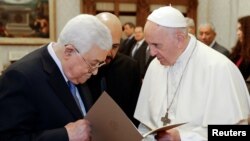 Palestinian President Mahmoud Abbas meets with Pope Francis at the Vatican, Dec. 3, 2018.