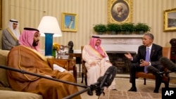 President Barack Obama meets with Saudi Arabia's Crown Prince Mohammed bin Nayef, center, and Deputy Crown Prince Mohammed bin Salman, left, in the Oval Office of the White House in Washington, May 13, 2015.