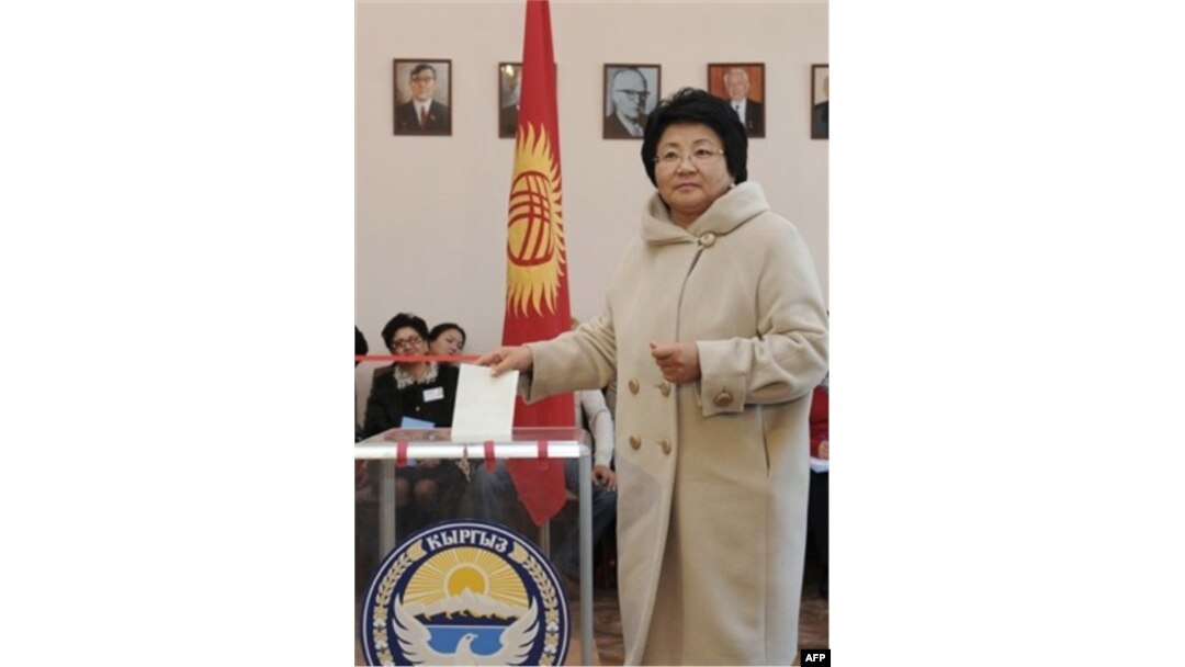 Prezident Roza Otunbayeva, Bishkek, 30-oktabr 2011
