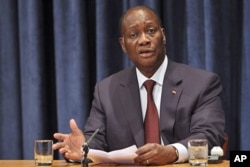 Le président ivoirien Alassane Ouattara s'adressant à la presse à New York