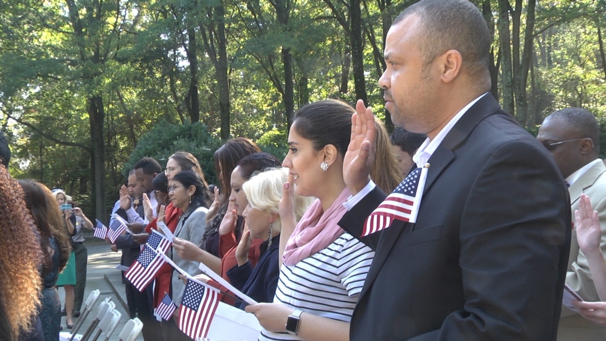 immigrants-become-citizens-at-u-s-national-park