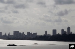 Vue sur le centre d'Abidjan, en Côte d'Ivoire, le 10 mars 2011.