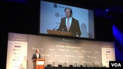 美國國土安全部網絡安全與基礎設施安全局局長克里斯克雷布斯（Chris Krebs）4月23日在世界網絡會議上講話資料照。