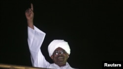 The White House is criticized for inviting an aide to Sudanese President Omar al-Bashir (shown) to Washington for talks.