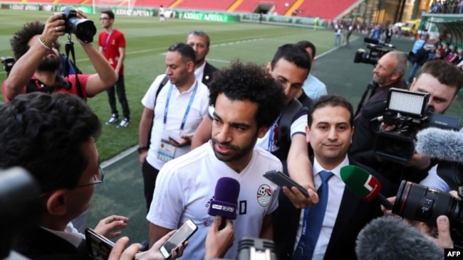 Le joueur de football de l'équipe nationale égyptienne, Mohamed Salah, lors d'une séance d'entraînement de l'équipe égyptienne au stade Akhmat Arena de Grozny, le 10 juin 2018.