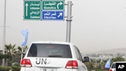 United Nations observers traveling in U.N. vehicles leave a hotel in Damascus, May 1, 2012.