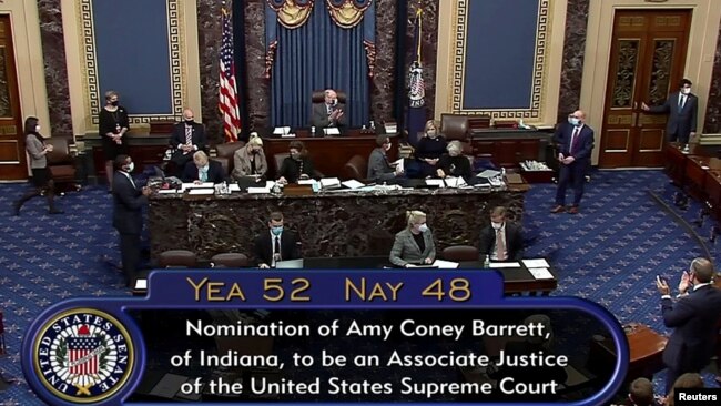Thượng viện bỏ phiếu chuẩn thuận bà Barrett tối ngày 26/10/2020.