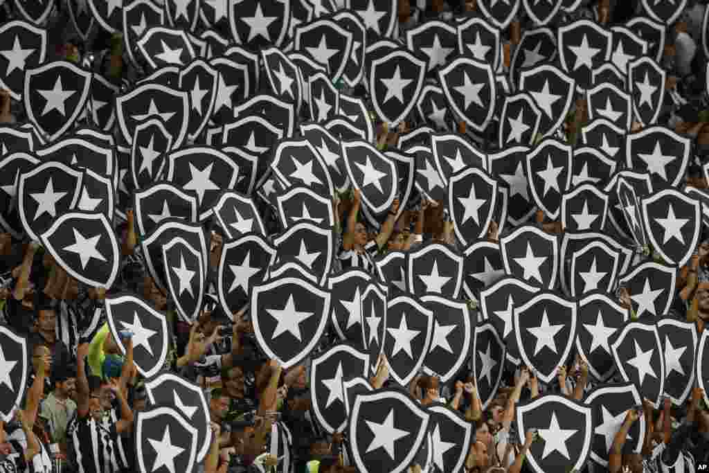 Fans of Brazil&#39;s Botafogo cheer before the Copa Libertadores soccer match against Ecuador&#39;s Barcelona at the Nilton Santos stadium, in Rio de Janeiro, Brazil, May 2, 2017.