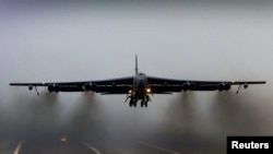 美國B-52 轟炸機起飛（資料照片）。