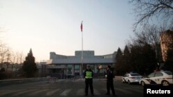 Policemen stand outside the Beijing No. 1 Intermediate People's Court, where Xu Zhiyong was tried.