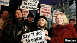 於倫敦為爭取同性婚姻合法化的民眾(2013年2月5日資料照片)