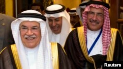 Saudi Arabian Oil Minister Ali Al-Naimi (L) attends the First Gulf Cooperation Council Petroleum Media Forum in Kuwait City, March 25, 2013.