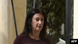 Mwandishi wa habari na bloga Daphne Caruana Galizia alipokuwa akiwasili mahakamani nchini Malta April 27, 2017. 