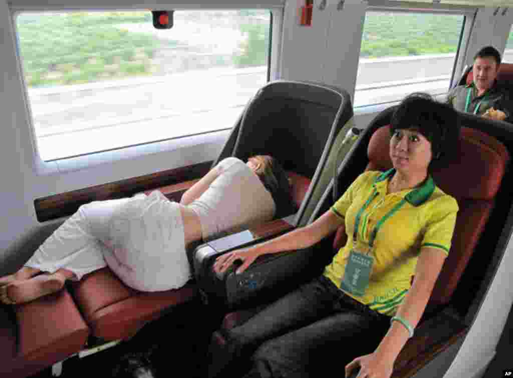 商务座，票价1750元