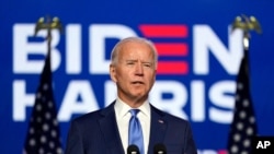 លោក Joe Biden ដែលត្រូវបានព្យាករណ៍ថានឹងឈ្នះការបោះឆ្នោតប្រធានាធិបតីថ្លែងសុន្ទរកថាកាលពីថ្ងៃសុក្រ ទី៦ ខែវិច្ឆិកា ឆ្នាំ២០២០ នៅក្នុងទីក្រុង Wilmington រដ្ឋDelware។ (រូបថត AP)