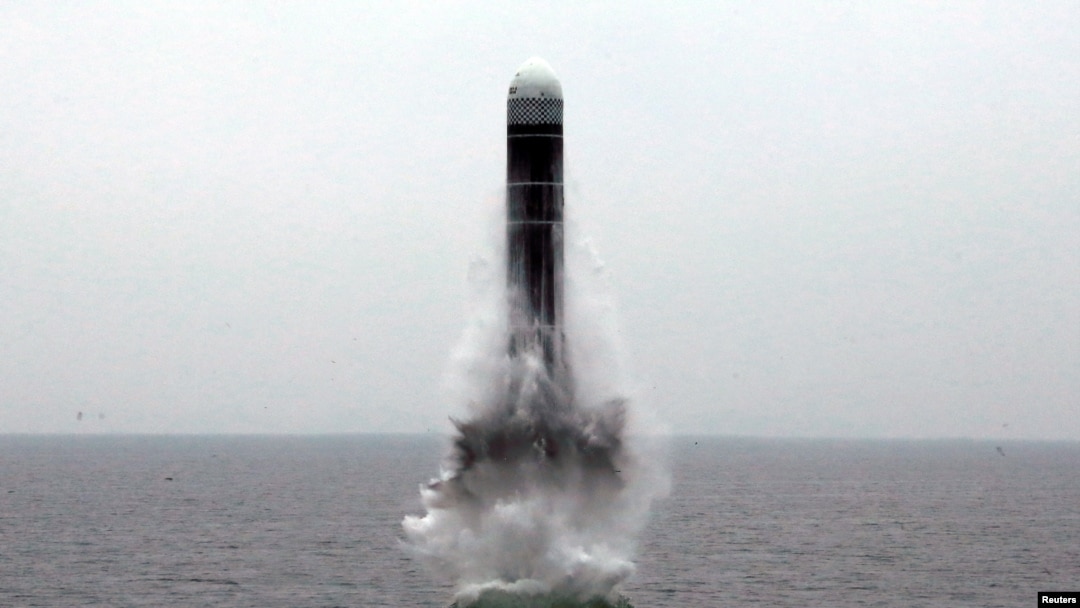 Một hình ảnh được cho là tàu ngầm có khả năng bắn tên lửa SLBM của Bắc Triều Tiên. 