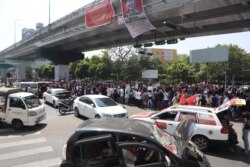 Demonstrators use their vehicles to block the road during an anti-coup rally in Yangon, Myanmar, Feb. 17, 2021. (Credit: VOA Burmese Service)