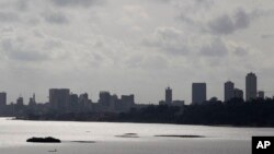 Vue sur le centre d'Abidjan, en Côte d'Ivoire, le 10 mars 2011.