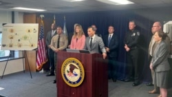 Jaksa AS Martin Estrada, didampingi pejabat penegak hukum lainnya berbicara selama konferensi pers di Los Angeles tentang kejahatan pencucian uang kartel narkoba Meksiko (foto: dok). 