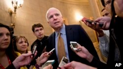 El senador McCain dijo acerca de Peñalosa que el Congreso necesita pensadores independientes para lograr una reforma migratoria.