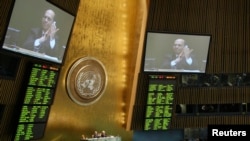Đại biểu các nước tại Đại hội đồng Liên hiệp quốc thông qua hiệp định quốc tế về buôn bán võ khí quốc tế hôm 2/4/13
