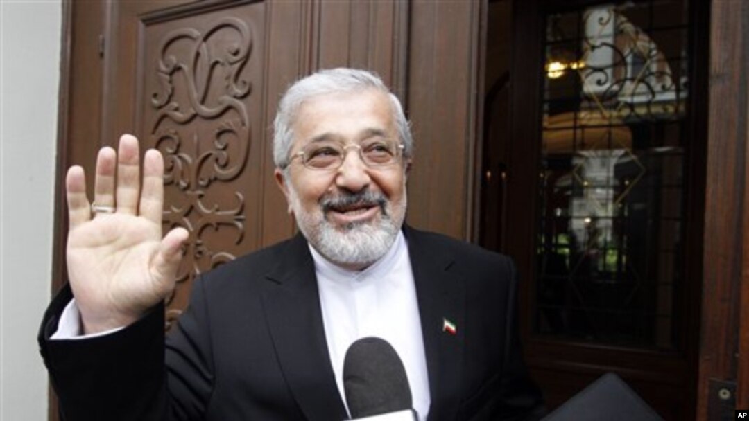 Duta Besar Iran untuk IAEA, Ali Asghar Soltanieh, saat tiba di kantor pusat IAEA di Wina, Austria untuk melakukan dialog nuklir (14/5). 