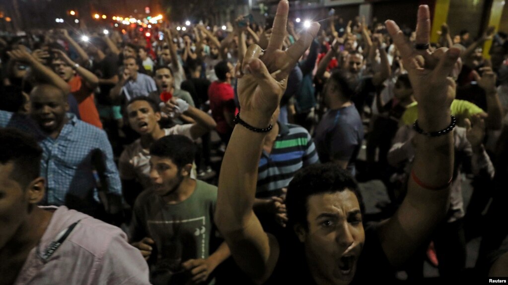 معترضان در حال شعار دادن علیه عبدالفتاح السیسی در قاهره - سپتامبر ۲۰۱۹
