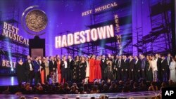 El elenco y equipo de "Hadestown" recibe el Premio Tony al mejor musical el domingo 9 de junio del 2019 en Nueva York. (Foto por Charles Sykes/Invision/AP)