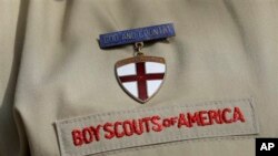 La votación a favor de líderes gays en Boy Scouts of America pone fin a décadas de prohibición.