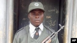 Policia moçambicano da brigada PIR em Chimoio
