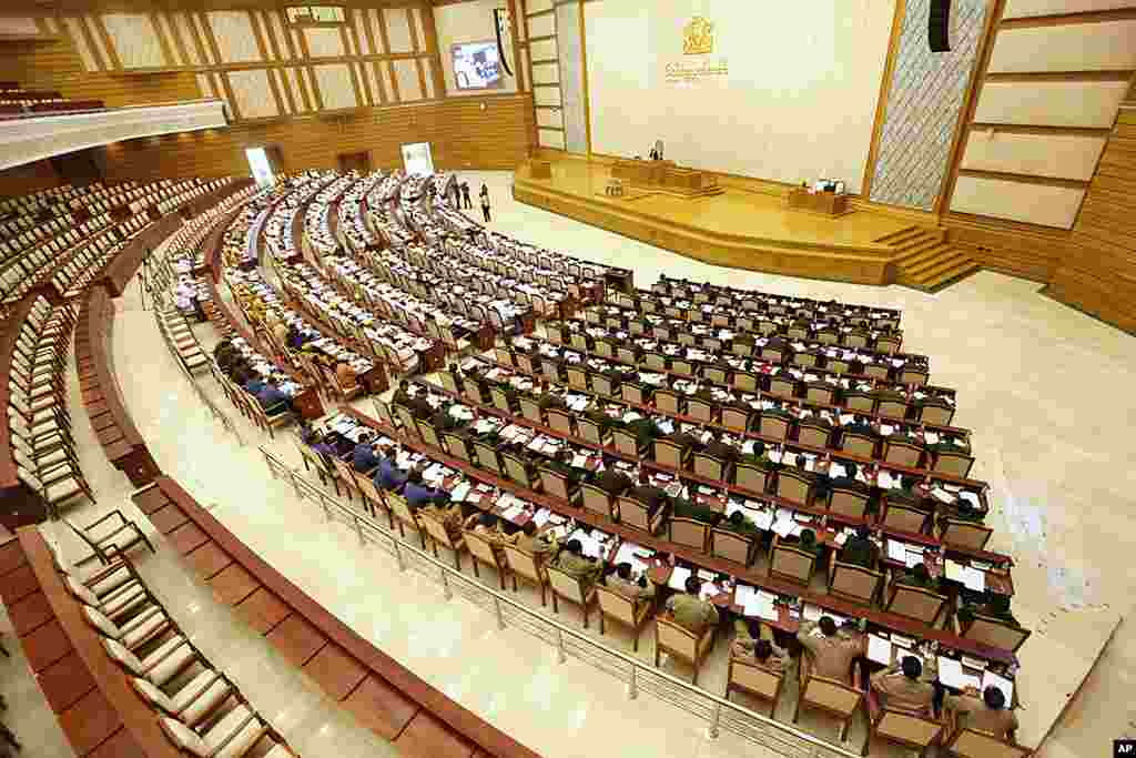 Members of parliament attend the Lower House of parliament meeting. (Reuters)