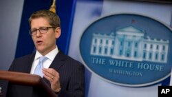 Juru bicara Gedung Putih, Jay Carney dalam pertemuan harian dengan wartawan di Gedung Putih (26/8).