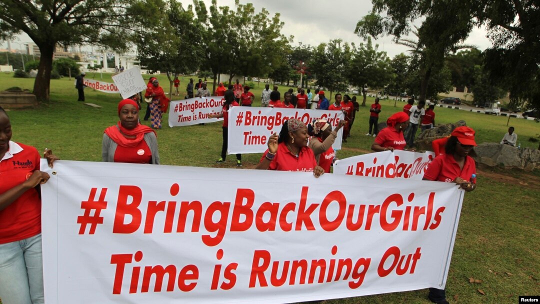Demonstran memperingati 120 hari diculiknya dua ratus anak perempuan oleh Boko Haram, di Abuja 12 Agustus 2014.