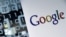 ARCHIVO - El logotipo de Google se ve en la sede de la compañía en Bruselas, Bélgica, en marzo de 2010. 